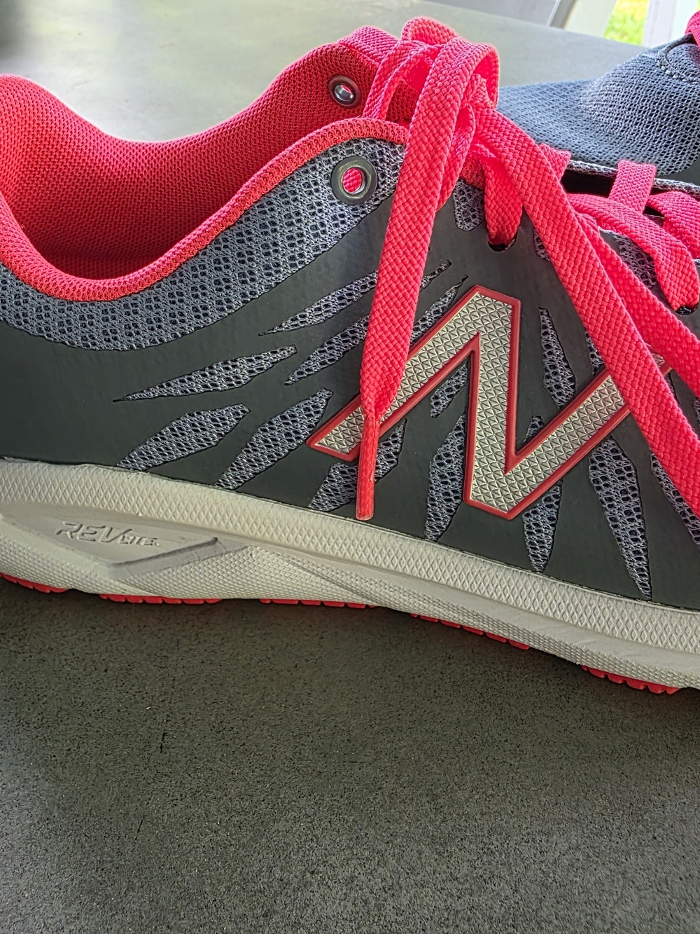 New Balance Gray & Hot Pink Running Shoes 1065GR SIZE 7.5 - Picture 5 of 8